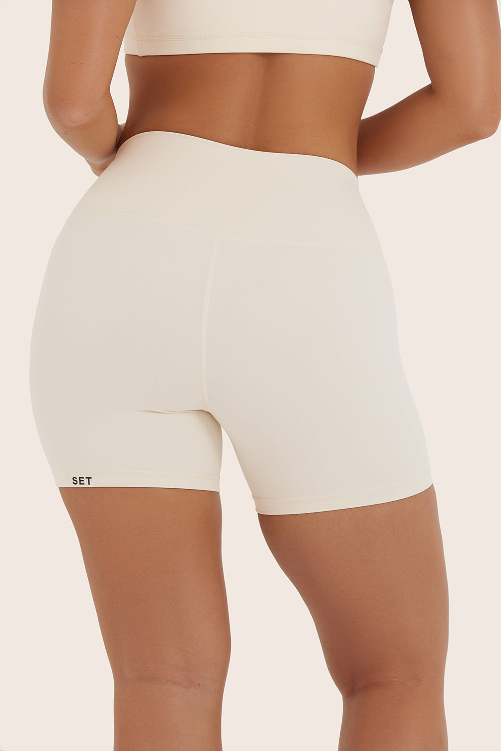AIRLUXE™ BREATHE SHORTS - LECHE